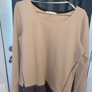 Long sleeve Shirt with Ruffle at the bottom